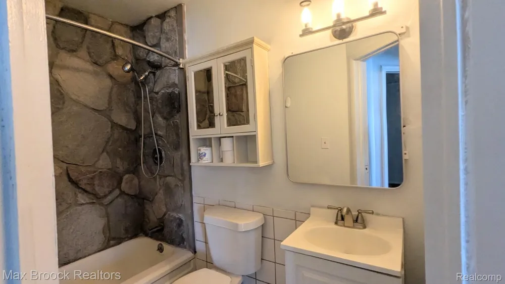 913 Boston Avenue Waterford Charter Township, MI 48328