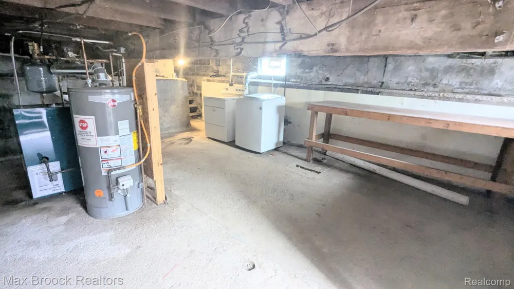 913 Boston Avenue Waterford Charter Township, MI 48328