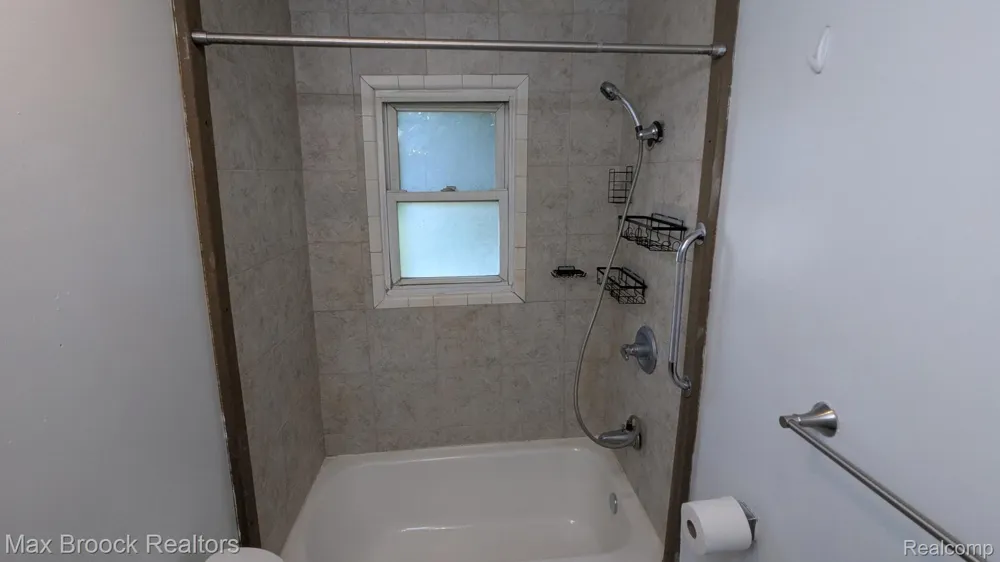 913 Boston Avenue Waterford Charter Township, MI 48328