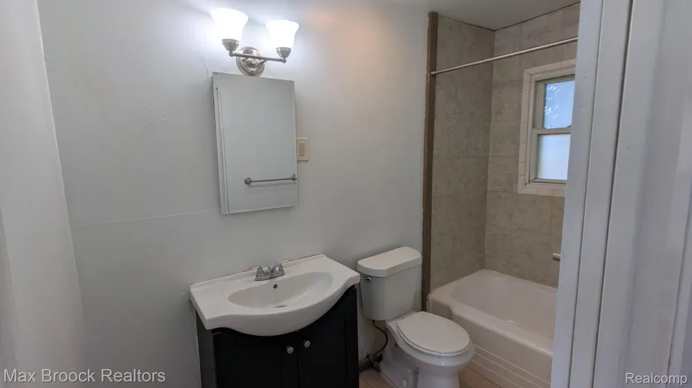 913 Boston Avenue Waterford Charter Township, MI 48328