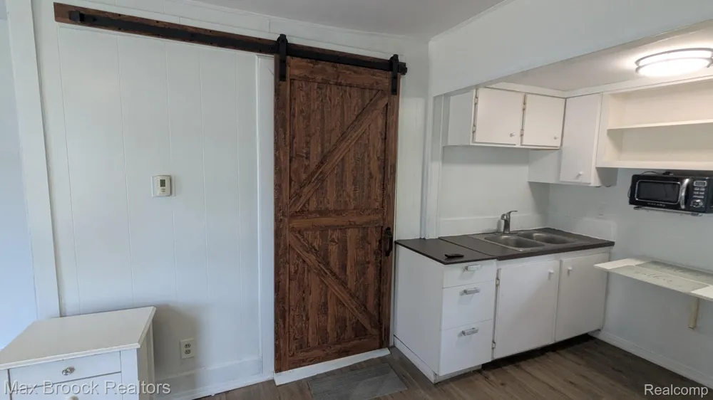 913 Boston Avenue Waterford Charter Township, MI 48328