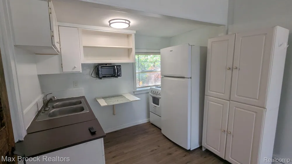 913 Boston Avenue Waterford Charter Township, MI 48328