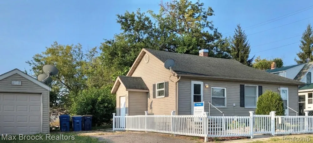 913 Boston Avenue Waterford Charter Township, MI 48328