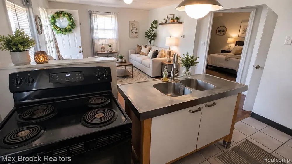 913 Boston Avenue Waterford Charter Township, MI 48328