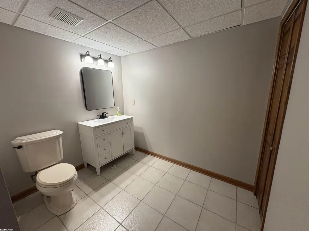 56411 Dickens Drive Shelby Charter Township, MI 48316