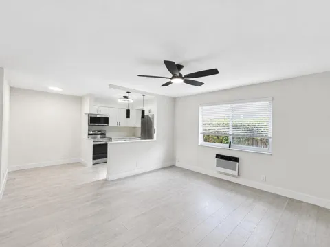 1129 NE 5th Terrace #4