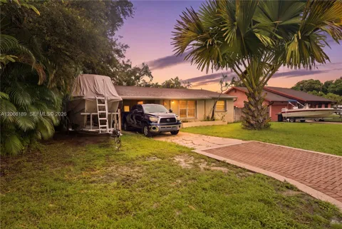 5190 SW 28th Ter