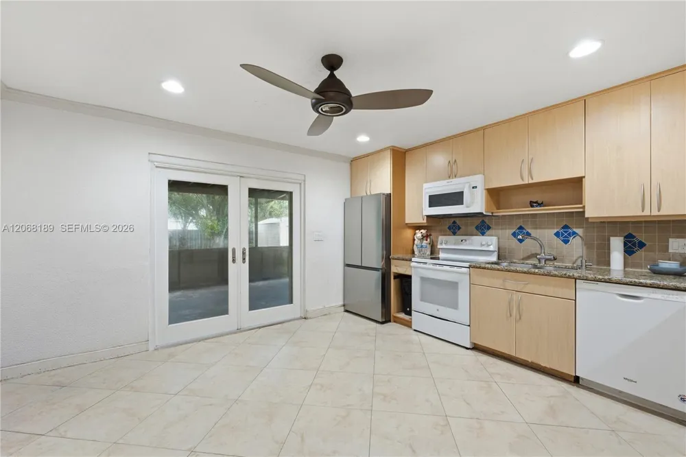 5190 SW 28th Ter Dania Beach, FL 33312