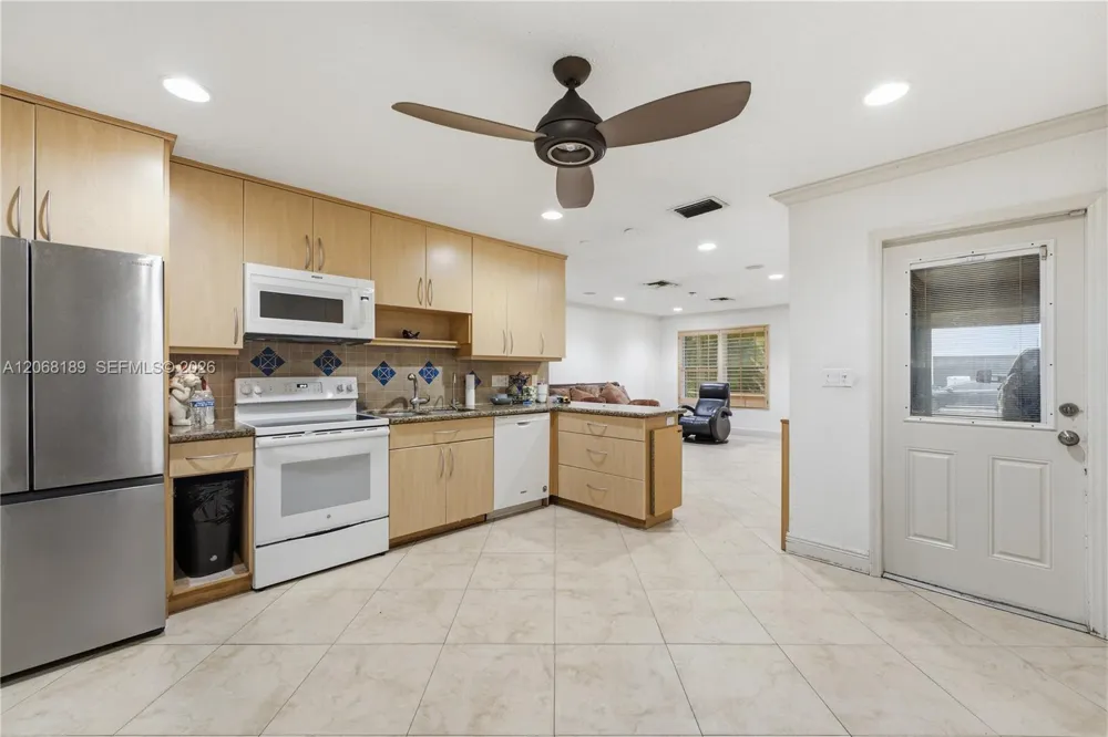 5190 SW 28th Ter Dania Beach, FL 33312