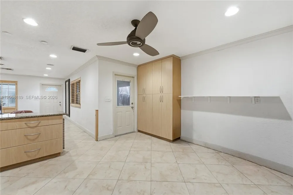 5190 SW 28th Ter Dania Beach, FL 33312