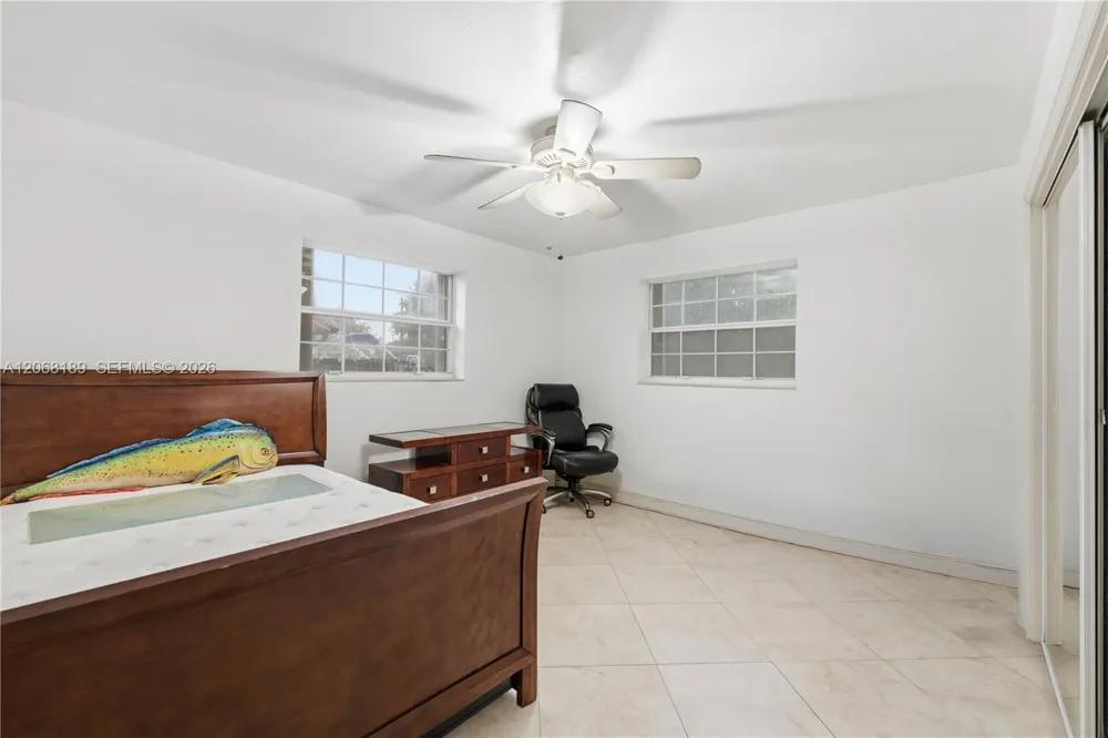 5190 SW 28th Ter Dania Beach, FL 33312