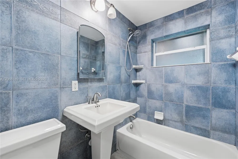 5190 SW 28th Ter Dania Beach, FL 33312