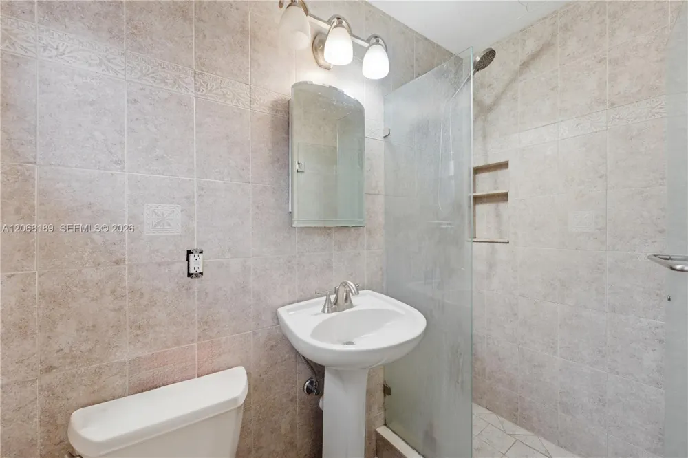 5190 SW 28th Ter Dania Beach, FL 33312