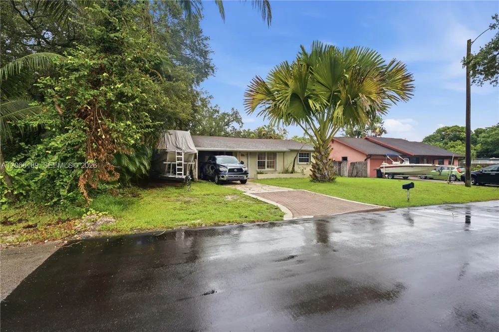 5190 SW 28th Ter Dania Beach, FL 33312
