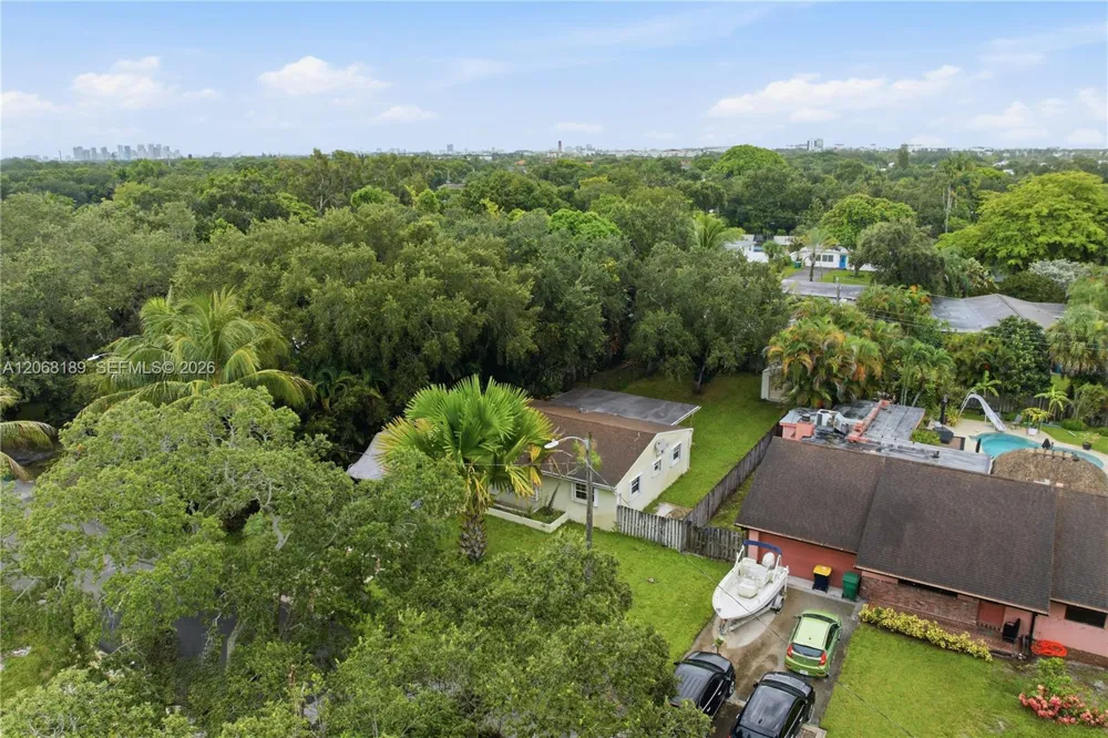 5190 SW 28th Ter Dania Beach, FL 33312