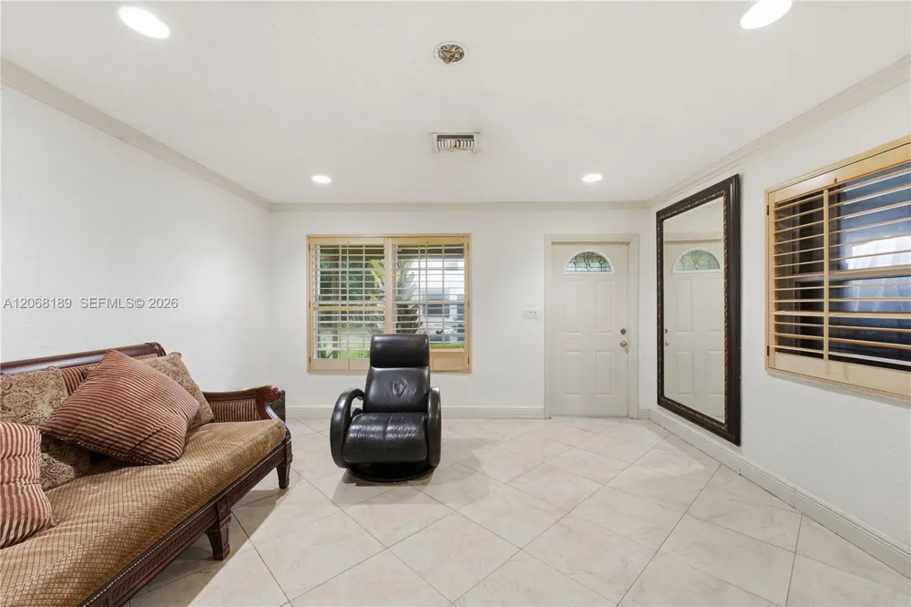 5190 SW 28th Ter Dania Beach, FL 33312