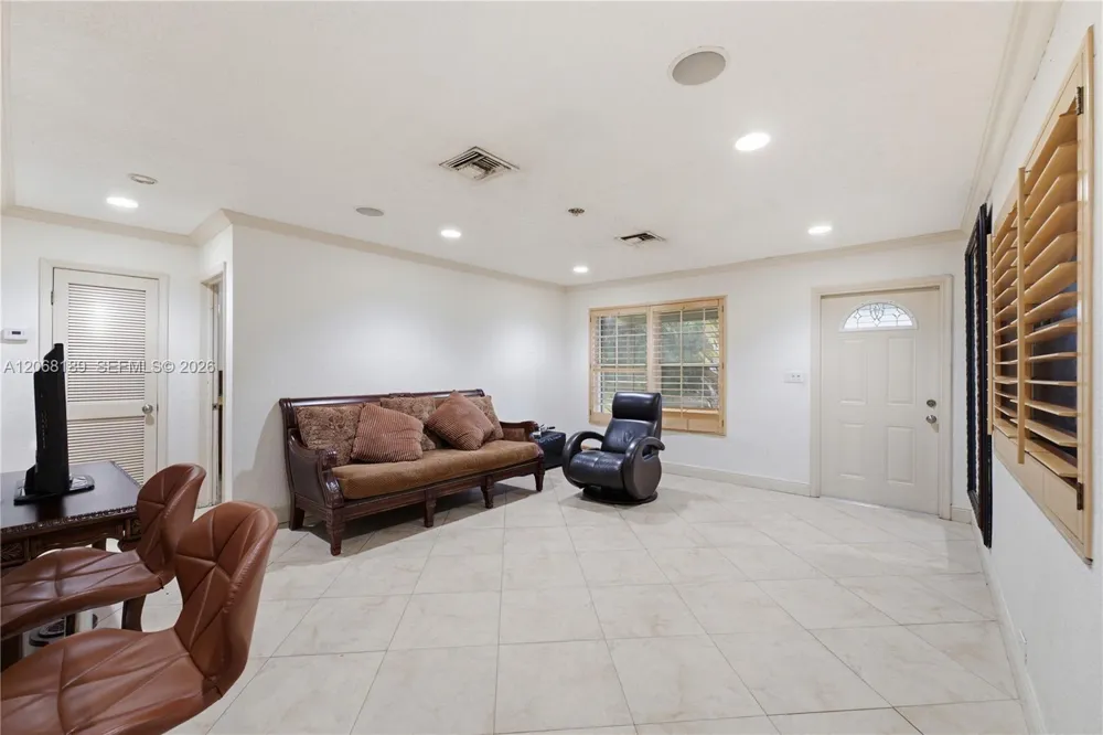 5190 SW 28th Ter Dania Beach, FL 33312
