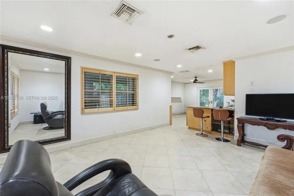 5190 SW 28th Ter Dania Beach, FL 33312