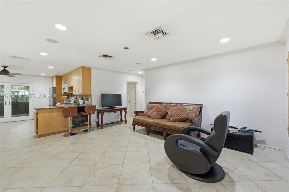 5190 SW 28th Ter Dania Beach, FL 33312