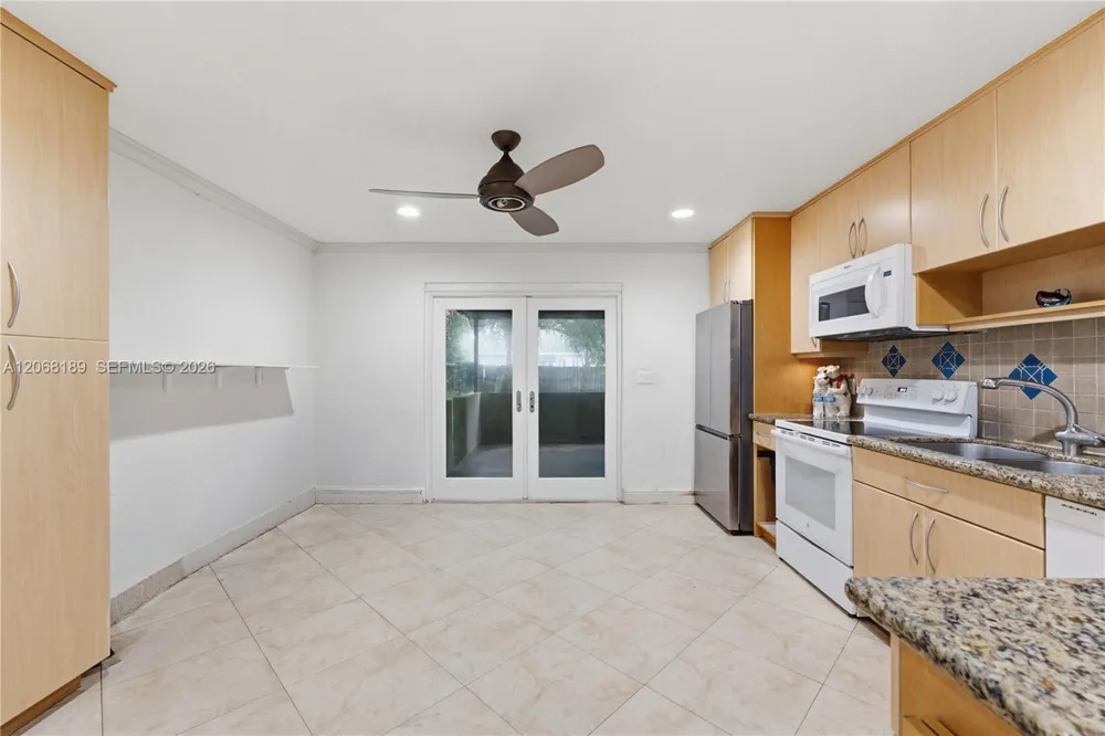 5190 SW 28th Ter Dania Beach, FL 33312
