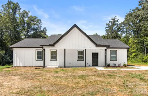 122 Pinecrest Drive