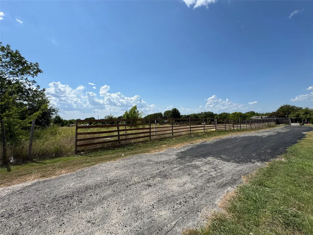 13899 County Road 760 Nevada, TX 75173