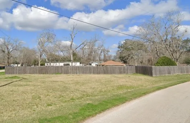Texas Avenue Holiday Lakes, TX 77515