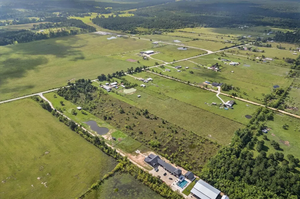 420 County Road 3011 Dayton, TX 77535