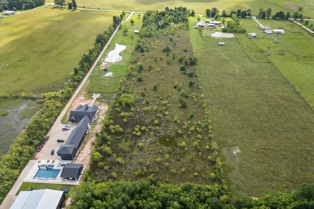 420 County Road 3011 Dayton, TX 77535