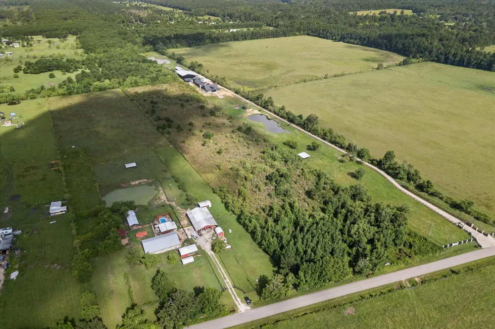 420 County Road 3011 Dayton, TX 77535