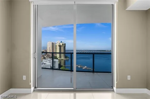 Oasis Grand Boulevard #1603