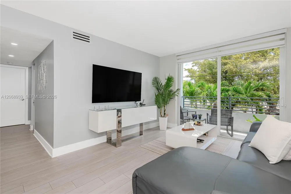8201 NW 8th St #1-204 Miami, FL 33126