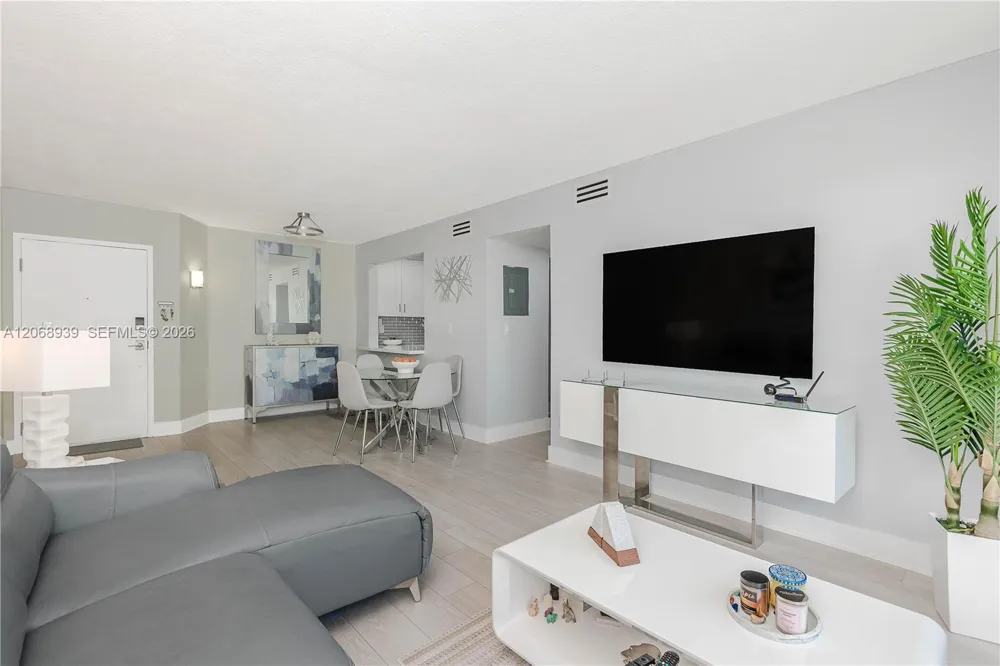 8201 NW 8th St #1-204 Miami, FL 33126