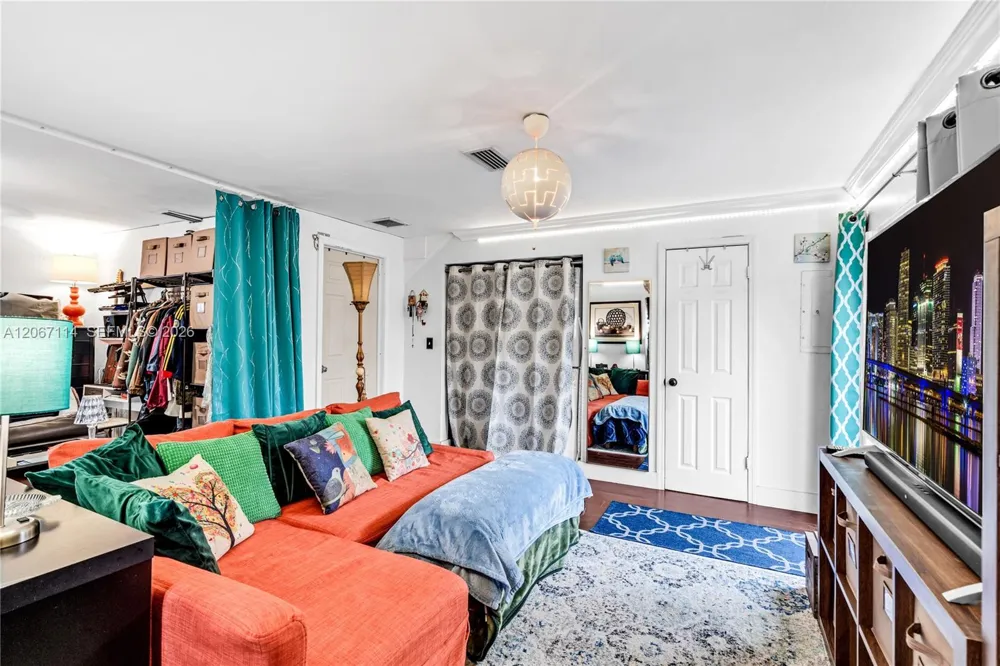 2100 NE 170th St North Miami Beach, FL 33162