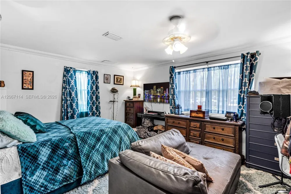 2100 NE 170th St North Miami Beach, FL 33162