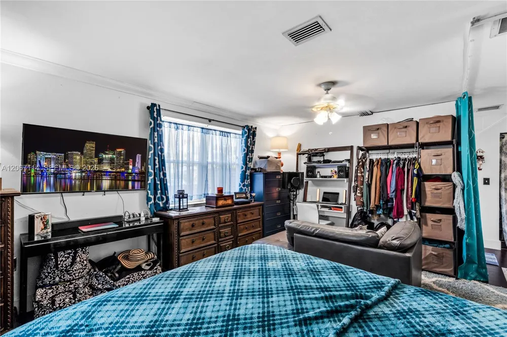2100 NE 170th St North Miami Beach, FL 33162