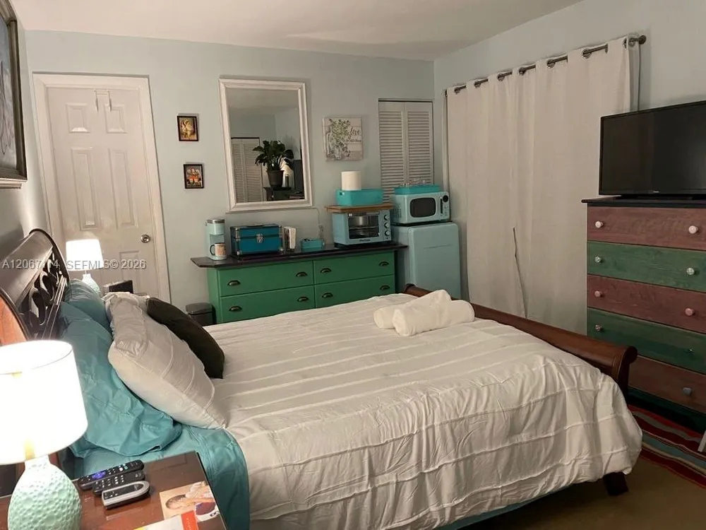 2100 NE 170th St North Miami Beach, FL 33162