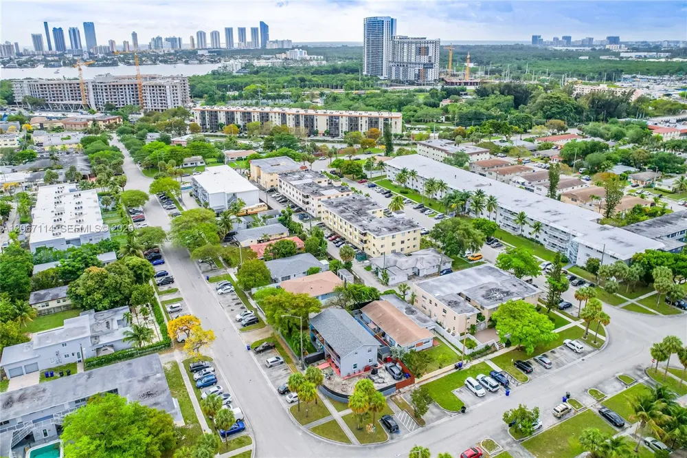 2100 NE 170th St North Miami Beach, FL 33162
