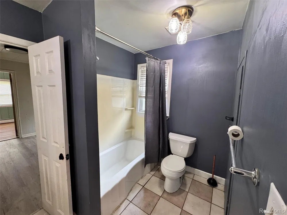 39691 Detroit Street Harrison Charter Township, MI 48045