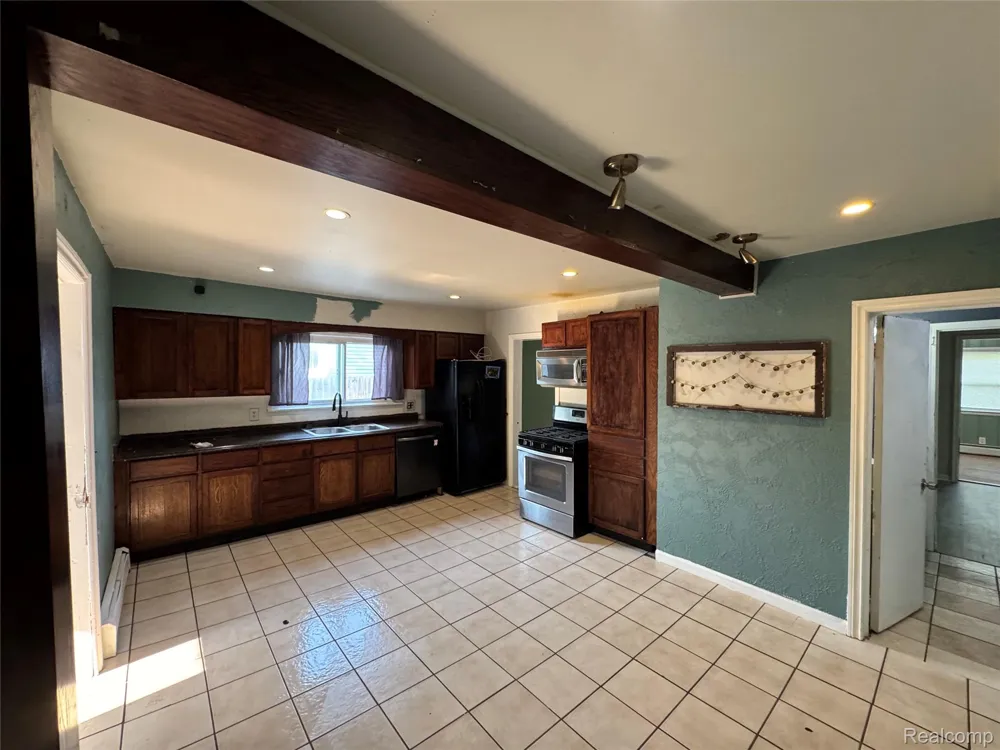 39691 Detroit Street Harrison Charter Township, MI 48045