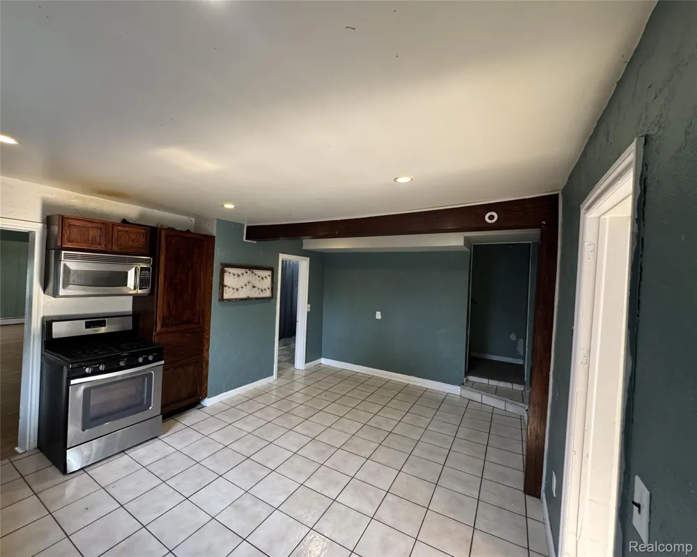 39691 Detroit Street Harrison Charter Township, MI 48045