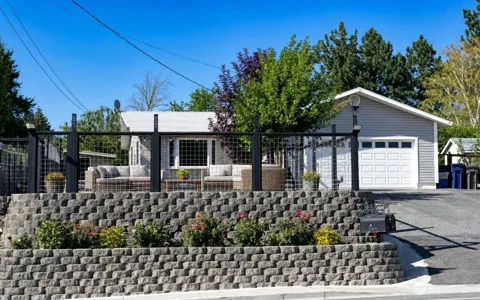 2207 Grant Road
