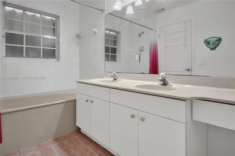 901 NW 128th Pl Miami, FL 33182