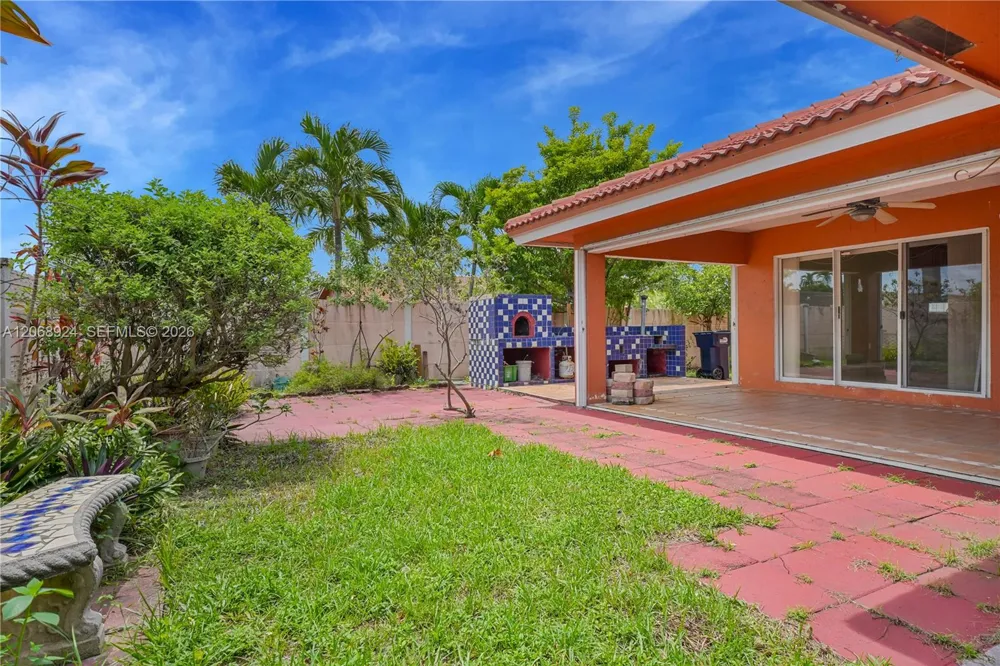 901 NW 128th Pl Miami, FL 33182
