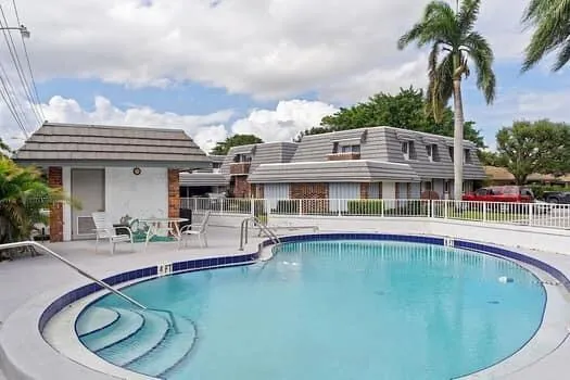 415 Pine Tree Court #16 Atlantis, FL 33462