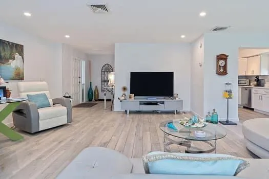 415 Pine Tree Court #16 Atlantis, FL 33462