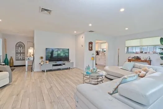415 Pine Tree Court #16 Atlantis, FL 33462