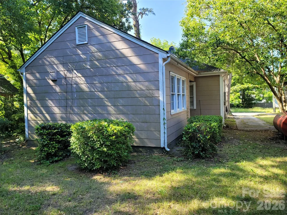 318 W Sixth Avenue Gastonia, NC 28052