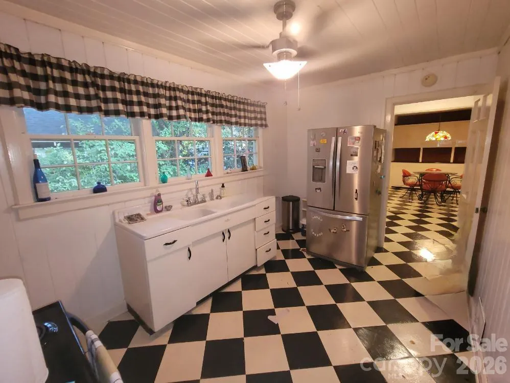 318 W Sixth Avenue Gastonia, NC 28052