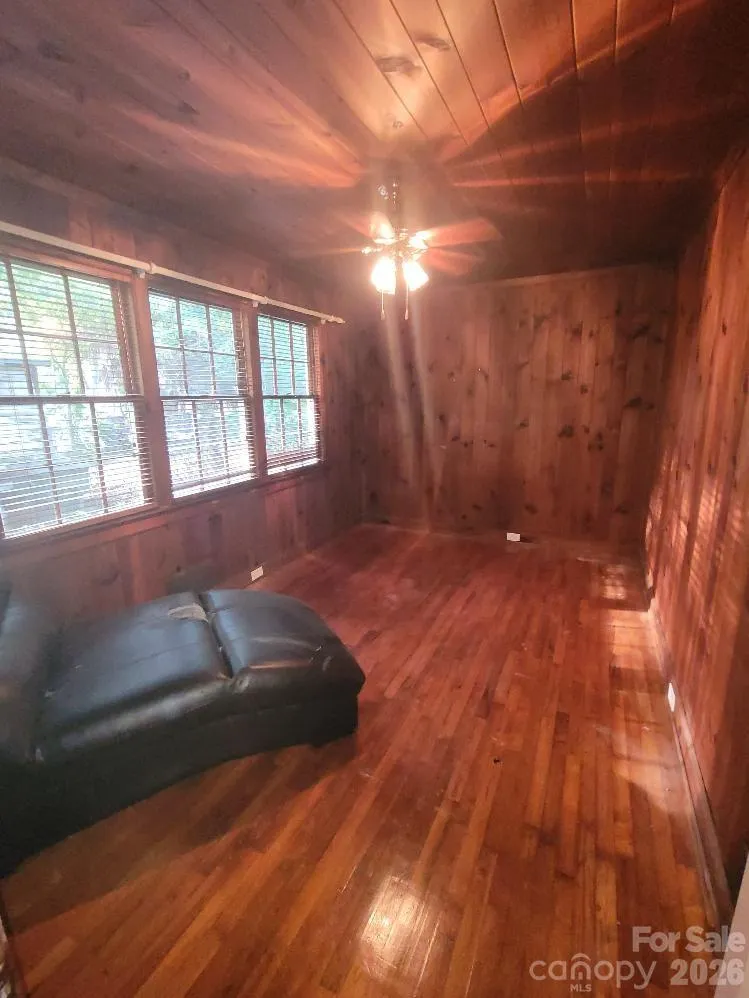 318 W Sixth Avenue Gastonia, NC 28052